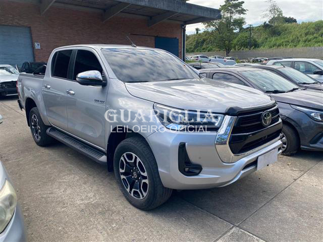 TOYOTA HILUX 2.8 D-4D TURBO DIESEL CD SRX 4X4 AUT 2022